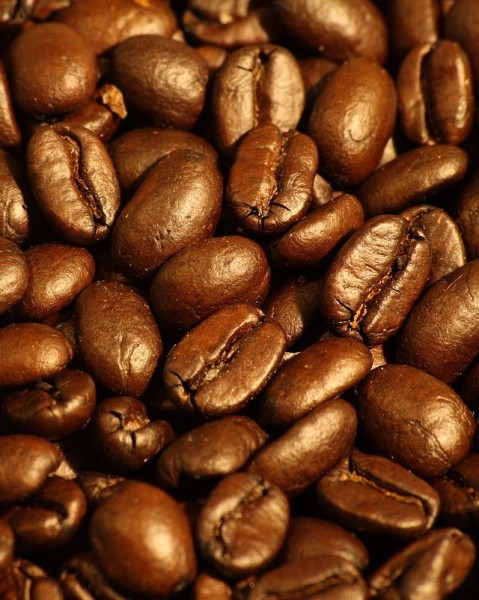 Dark_roasted_espresso_blend_coffee_beans_2